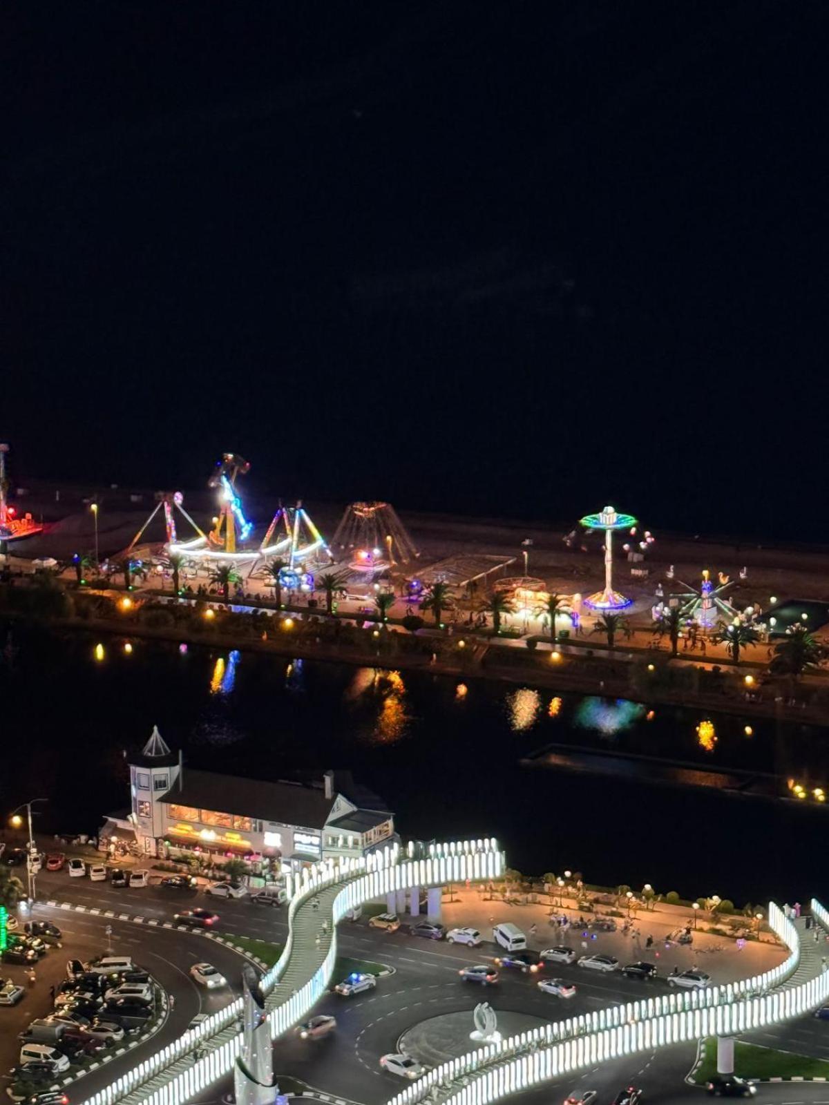 Moonlight Apart-Hotel บาทูมิ ภายนอก รูปภาพ